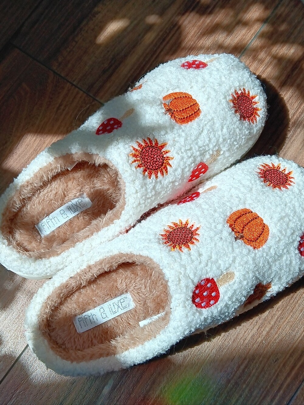 NWOT Cozy White Slippers